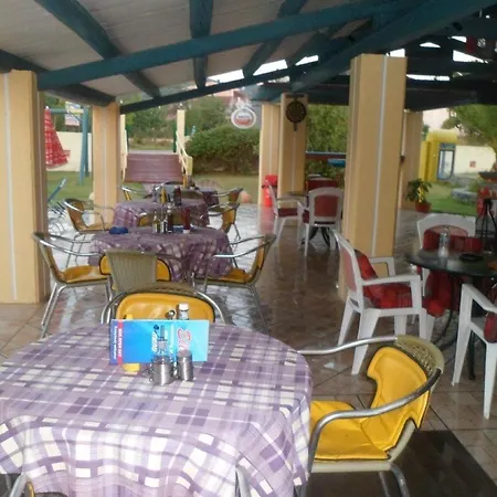 Royal Garden Hotel *